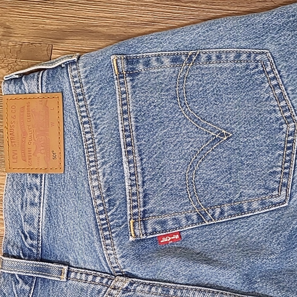 Levi's Women's Classic Blue Jean Shorts used good‎ condition. - Picture 11 of 15
